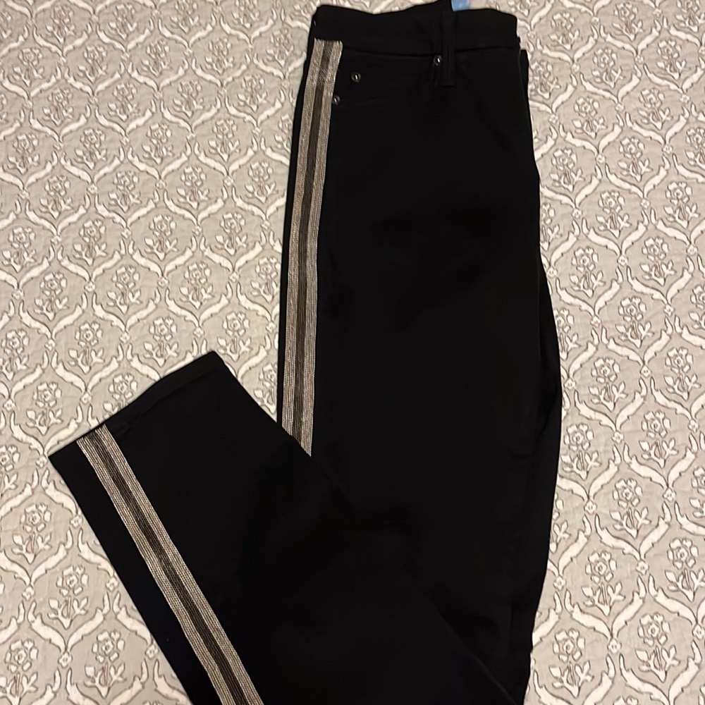 7 For All Mankind - The high waist able skinny black jeans. Side embellishments - Picture 12 of 16